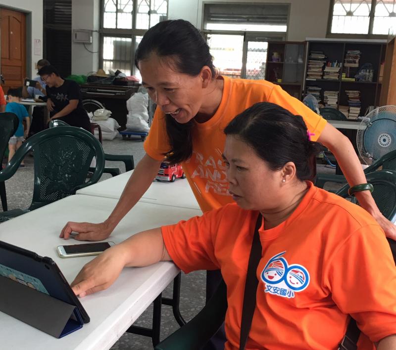 行動DOC-數位E生活-學員互相研究討論