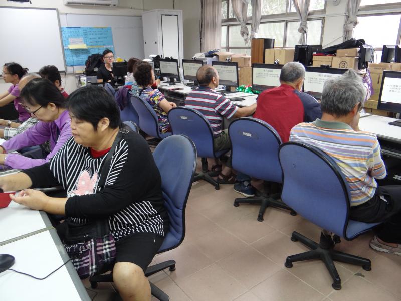 電子書課程開始，學員進行下載APP前置作業。