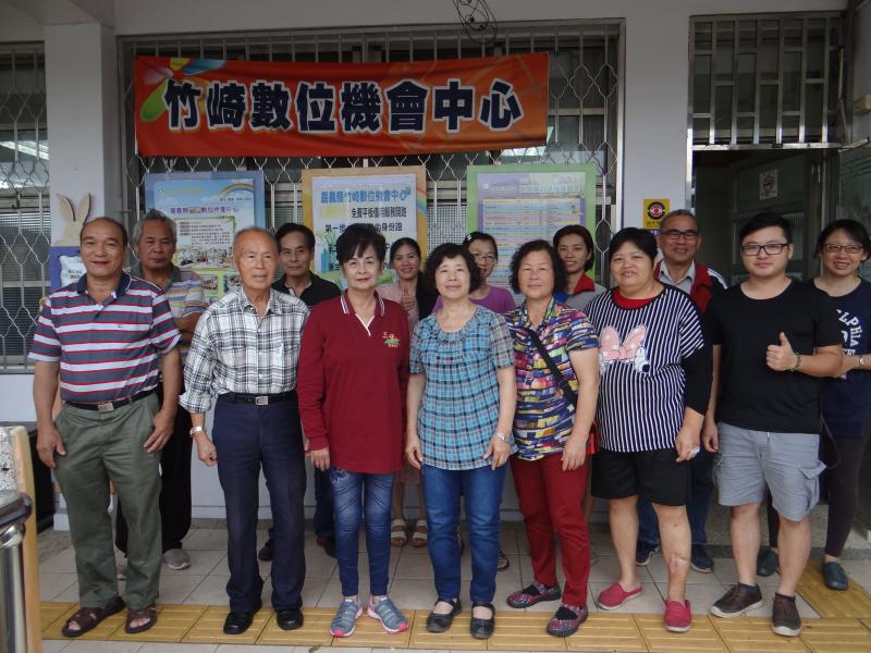 小農故事設計-電子書圓滿成功，講師與學員們大合照。