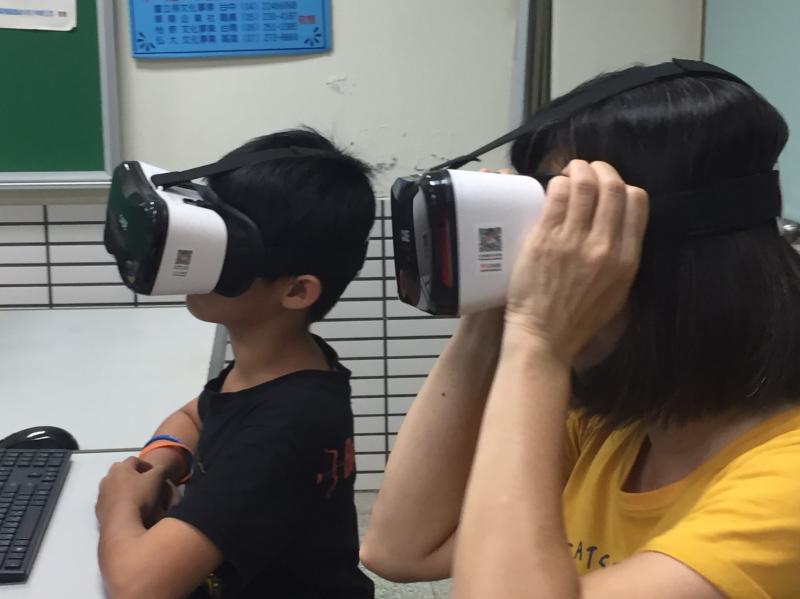 帶上VR就能遨遊世界