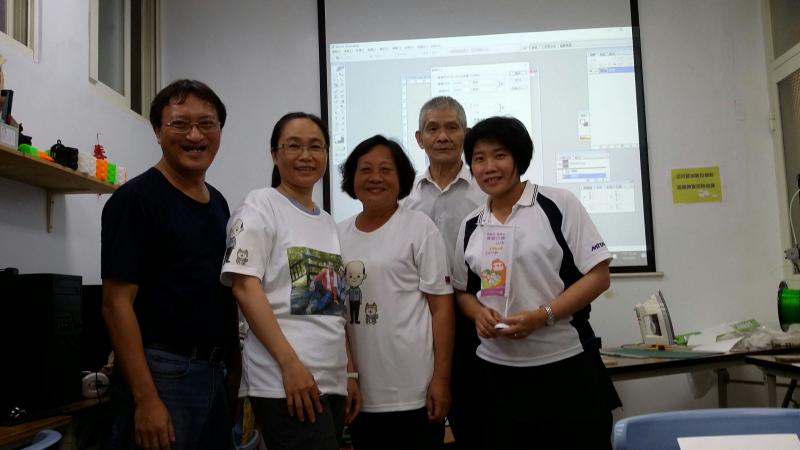 講師與學員及作品的合照