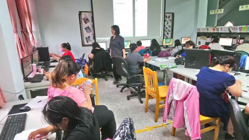 上午大家先創建自己的蝦皮賣場、臉書粉絲團