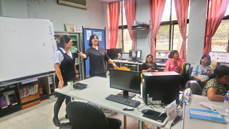 下午大家針對自己的商品、以及商城經營的目的、方式，提出來跟大家共同討論，提出建議。