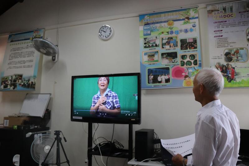 課程中老師分享學員錄製情況及注意的細節。