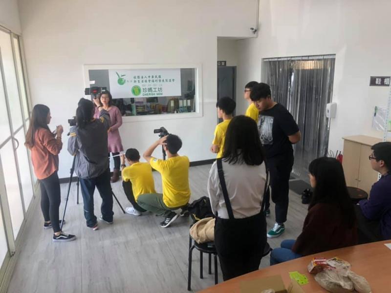 PT3-7 我們都是記者-數位攝影棚-封面照