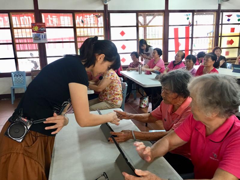 行動DOC-銀髮族數位生活應用-講師指導學員
