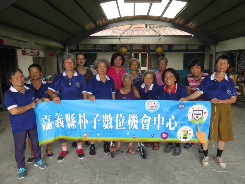 銀髮數位照護-網際網路應用-醫療保健(衛福部網站)-封面照