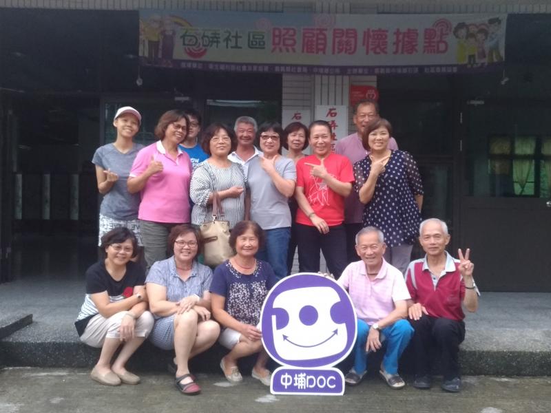 課程結束後大家在門口合照留影。