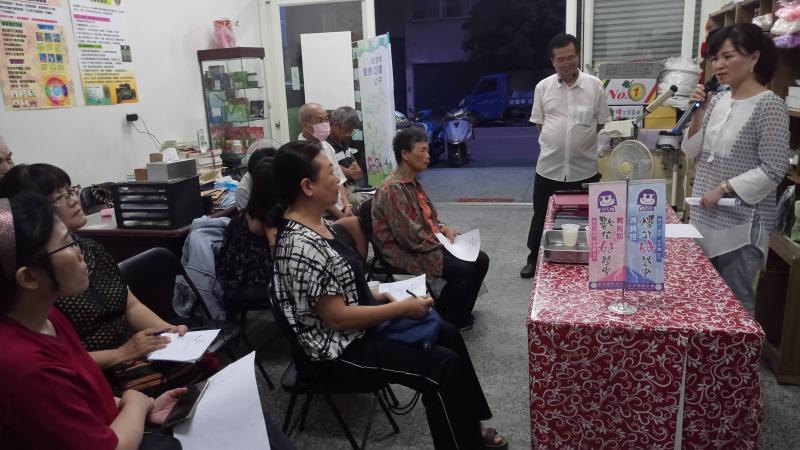 花蓮市民代表劉靜文參加課程，共同參與婦女專班的學習。
