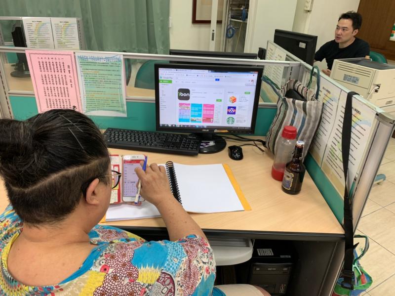 學員下載講師介紹的APP使用