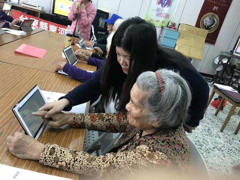 學員哼唱