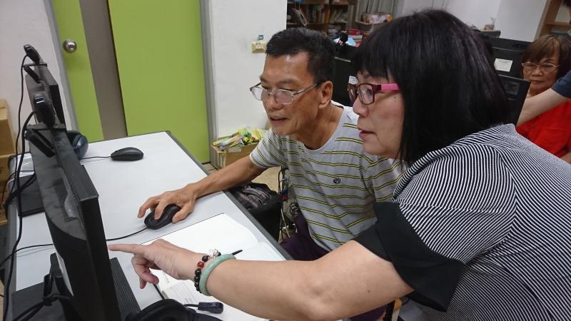 學員彼此觀摩學習