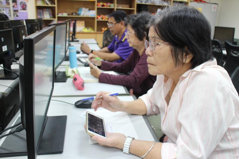 講師講解講QRCODE