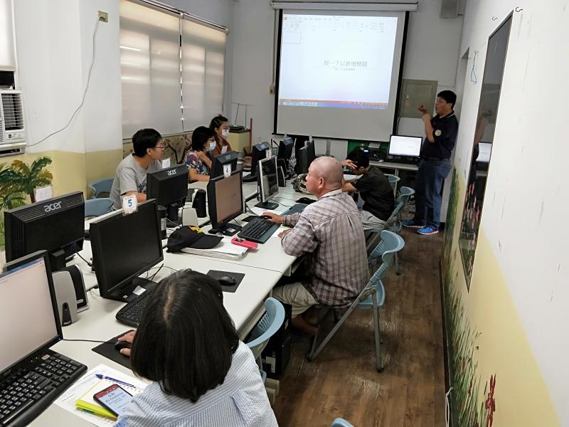 陳俊廷老師課程開場。
