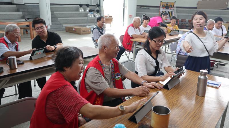 大陸民眾與學員互動良好