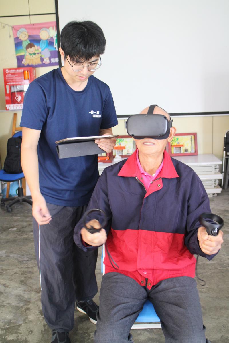 學員體驗VR一體機