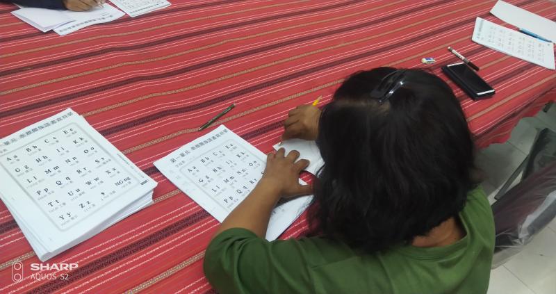 配合課程講義練習羅馬拼音的書寫和發音，同時練習會有很好的效果！