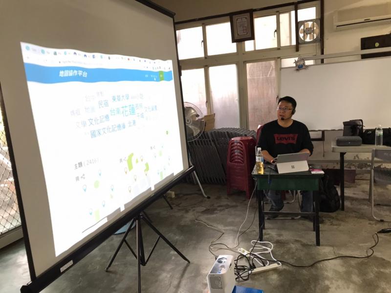 東華大學郭俊麟教授講解地圖協作平台的使用方法