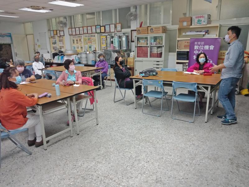 大家戴口罩，安心來上課