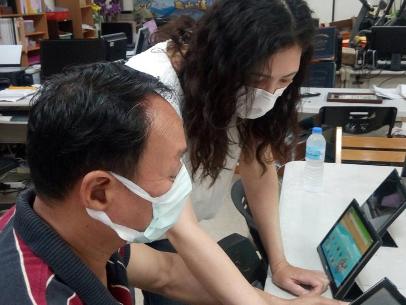 老師細心指導個別學員