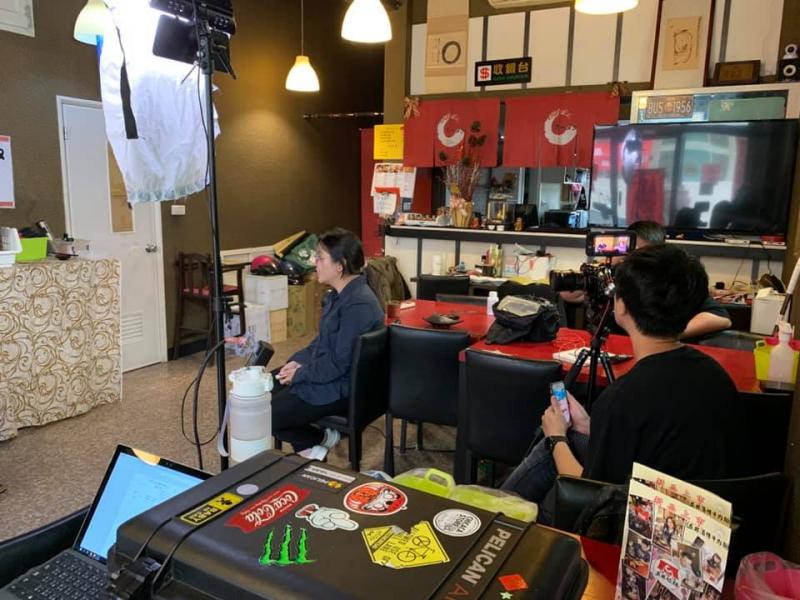 學員們帶著攝影設備一同來探訪金門縣金寧鄉的人氣餐館-五丼拉麵店