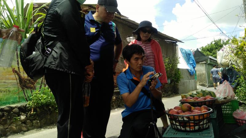 講師示範商品拍攝畫面