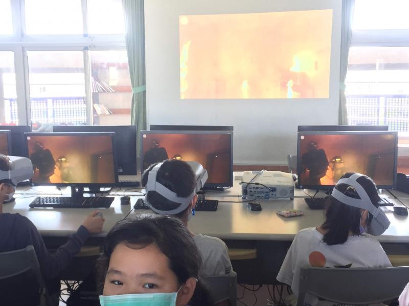 同學VR初體驗~