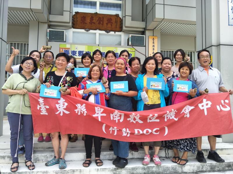 下課囉~學員享用阿拜美食時刻~