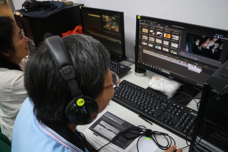 手把手的一一指導，學員的影片都逐漸成形~