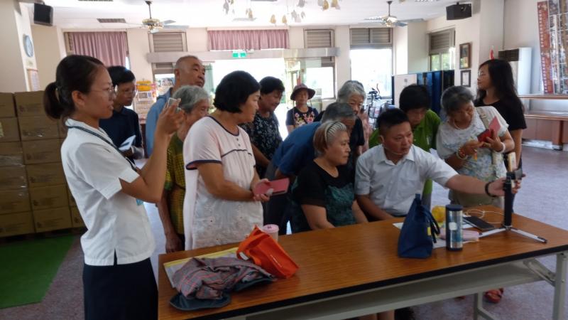 講師邀請一位學員開啟直播，快速操作今天上課講過的功能。