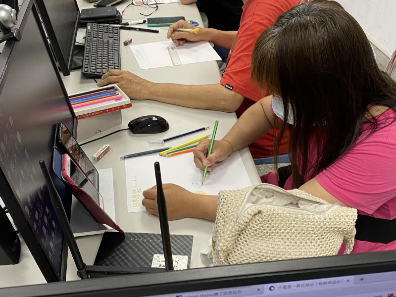 透過手繪方式畫出自己的專屬網站