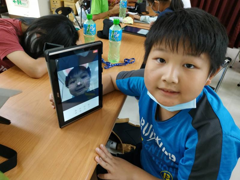 我變成小貓咪了