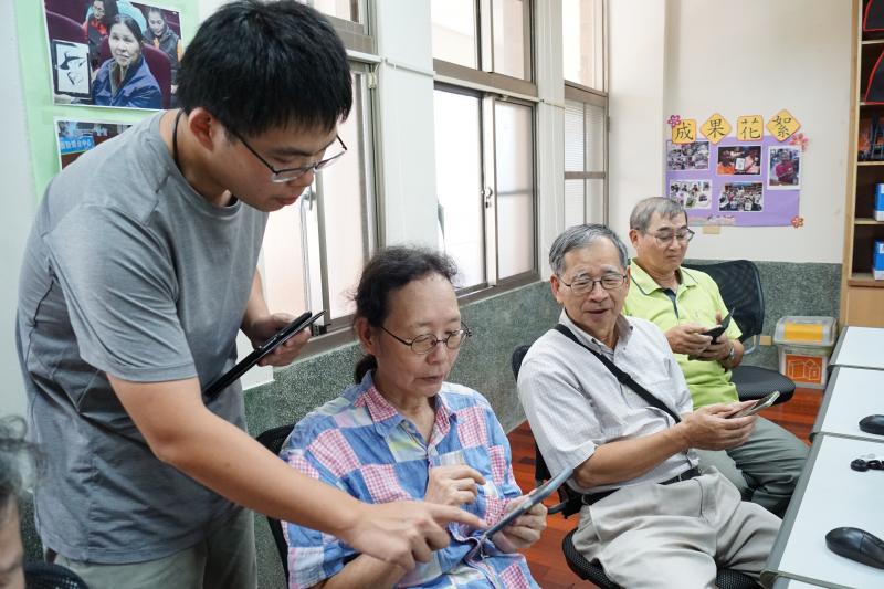 教導學員使用微距攝影