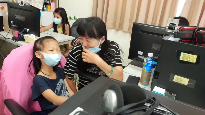 親子一起上課好好玩、好開心