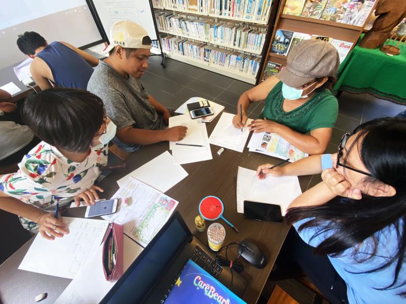 學員嘗試設計自己的一頁網，從中了解數位行銷必需的要素。