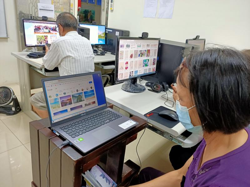 學員練習以圖搜圖