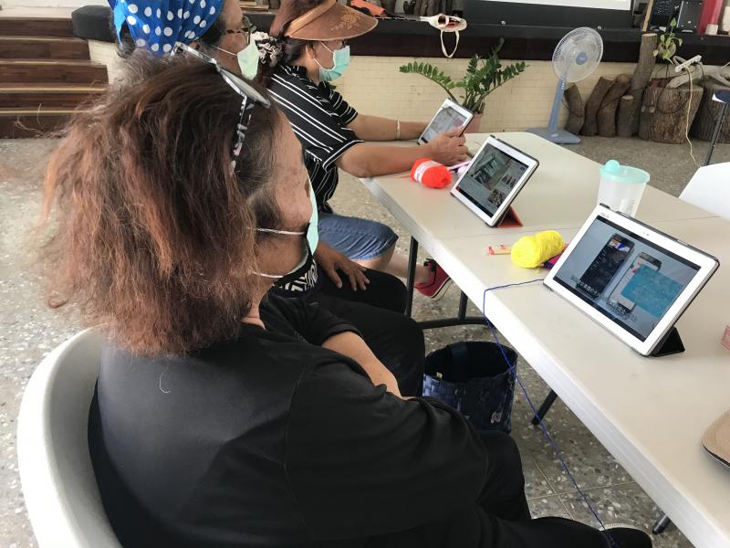 認真欣賞行動支付影片