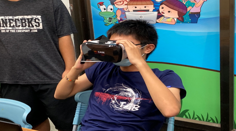 學員體驗自己設計的VR場景