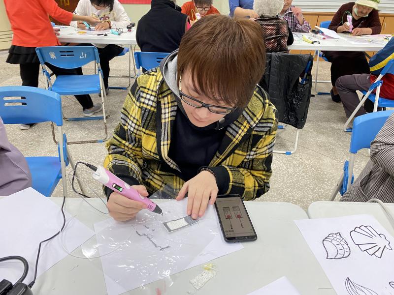 學員認真操作