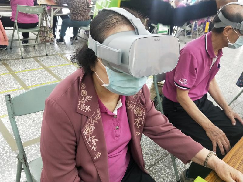學員體驗VR