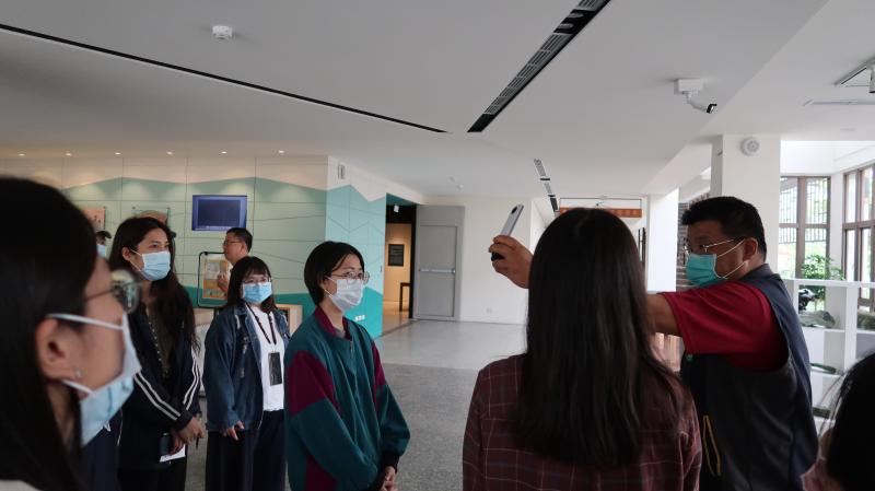 講師帶學員到考古博物館操作360攝影