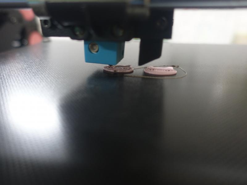 用3D列印機印出成品中