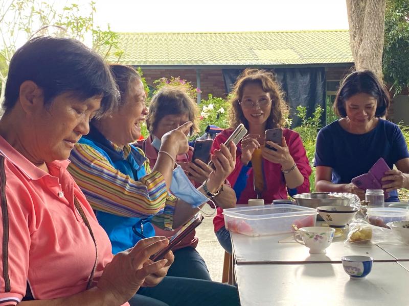 學員們看到調整前後的照片差異，各個驚呼連連