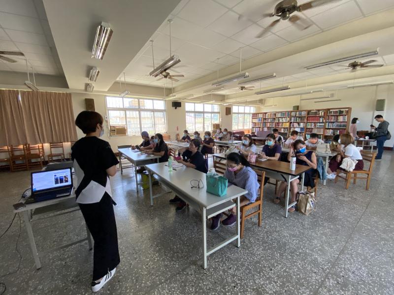 內埔DOC行動分班至竹田鄉立圖書館，參與課程學員一半以上都是店家與創業者。