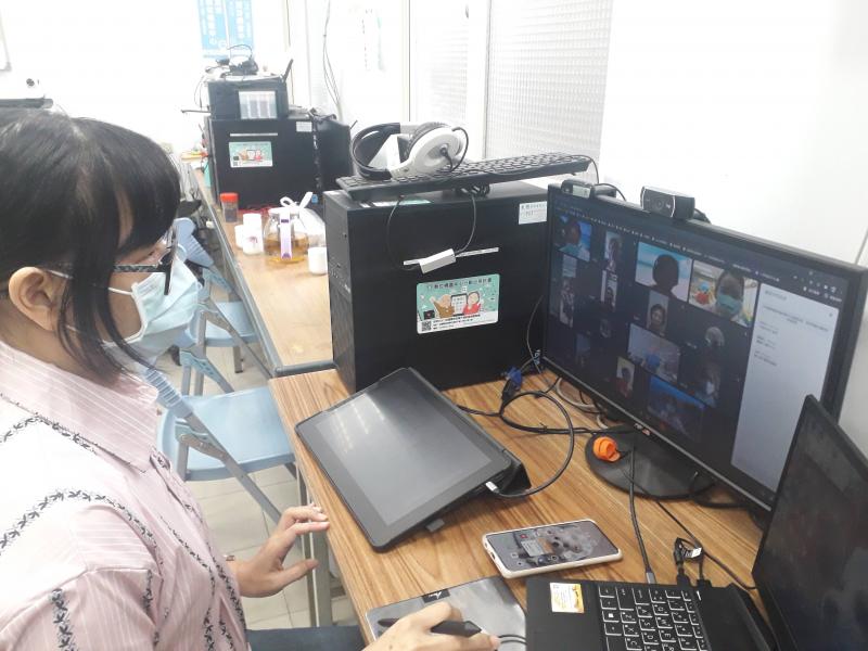 教師的授課合照