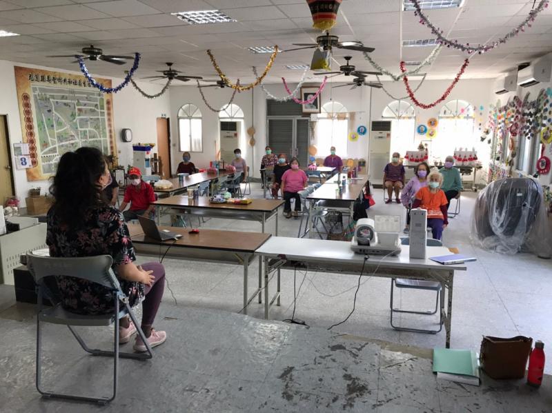 講師介紹AI人工智慧及其生活應用