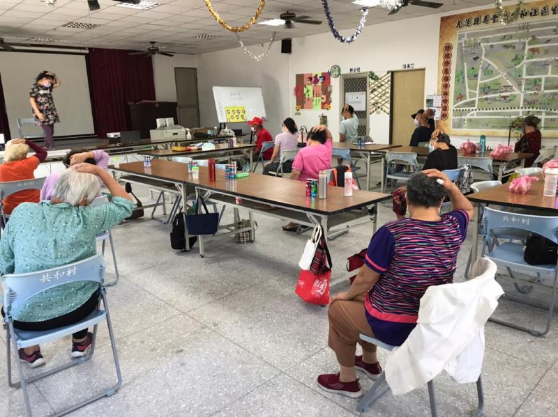 長輩體驗行種裝置語音功能