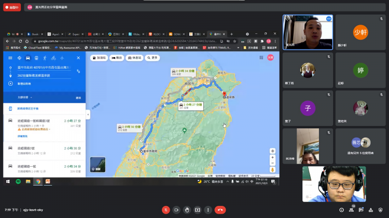 老師教導學員操作