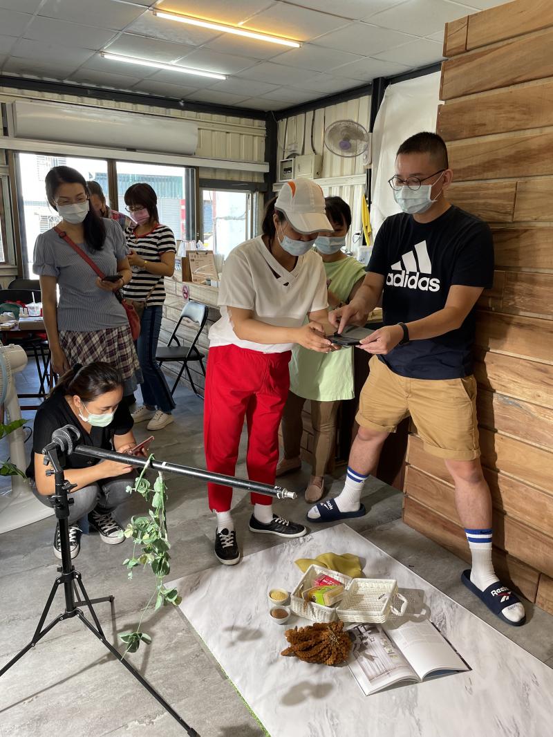 輪流拍攝後發現不同款式手機拍出的相片會有所不同