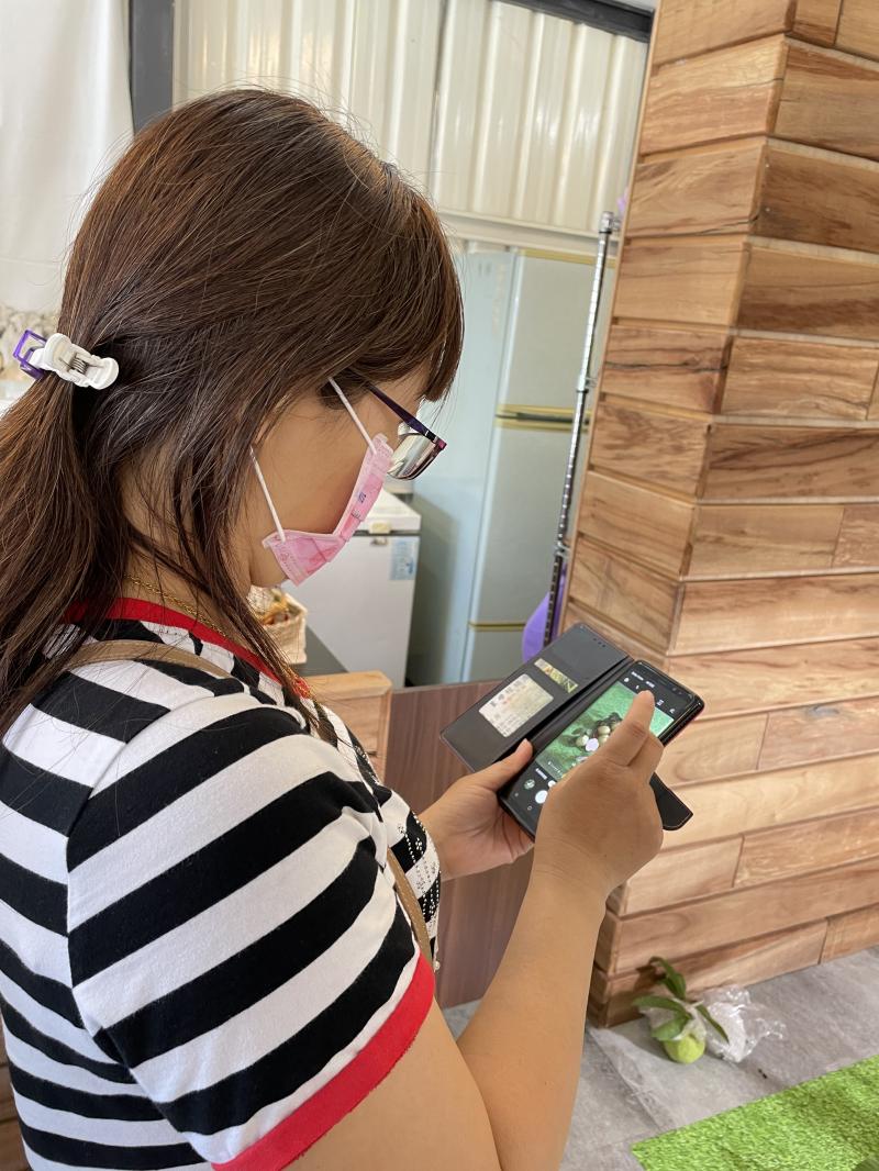 認真的女人最美麗，掌鏡不要晃一定會拍出美照